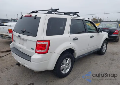 2010 Ford Escape Xlt z USA, uszkodzony, nr VIN 1FMCU9DG1AKD18787